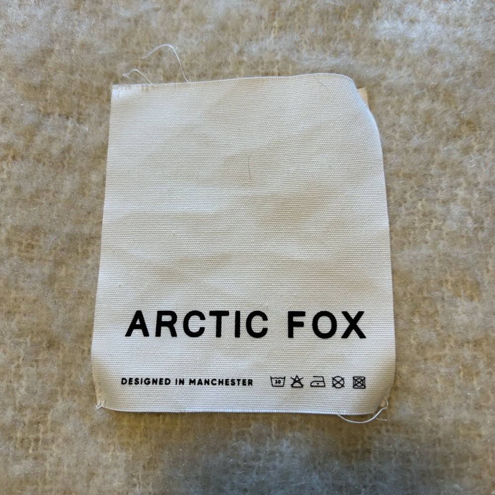Arctic Fox Reykjavik Throw Blanket - Picture 3 of 11
